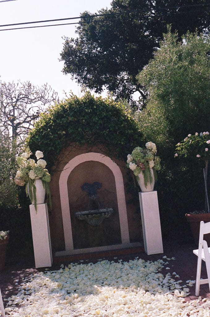 stunning ceremony decor