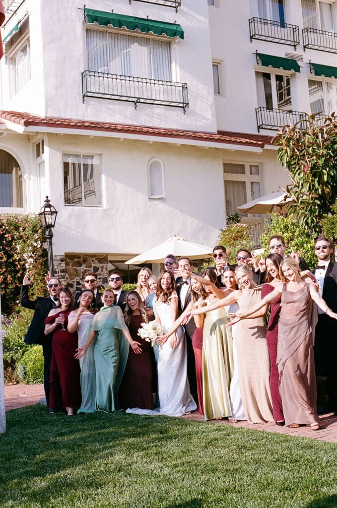 cute picture of the bride and groom with their bridal parties