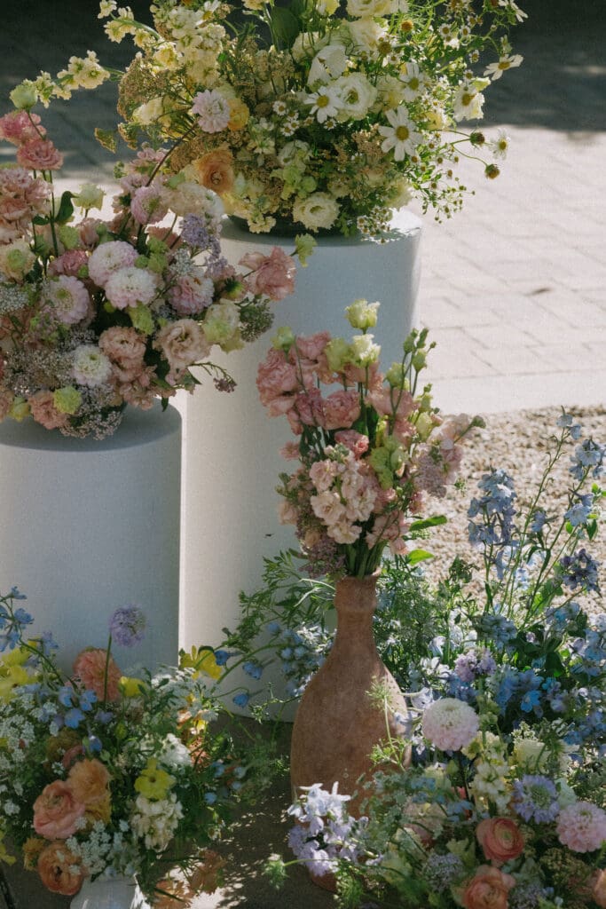 romantic and timeless ceremony deocor