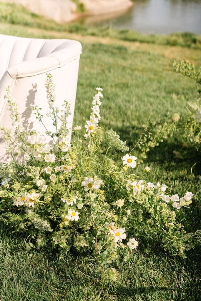 stunning florals at the elegant wedding